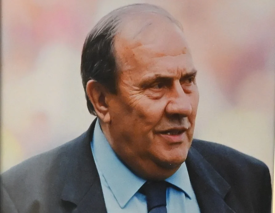 永恒的黑与红：博洛尼亚送别功勋教练科拉扎–博洛尼亚俱乐部中文粉丝网